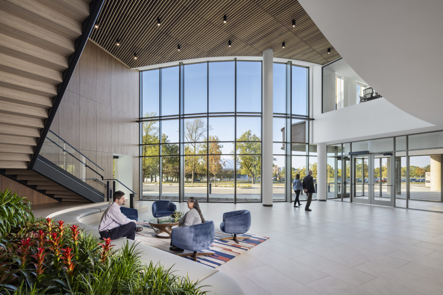 https://www.pmainc.com/wp-content/uploads/2023/08/Univ-of-Illinois-Foundation-HQ_Photo-Int-Lobby-1-w-People_Photograph-by-Andrew-Rugge-Copyright-Perkins-Eastman-1450x967.jpg